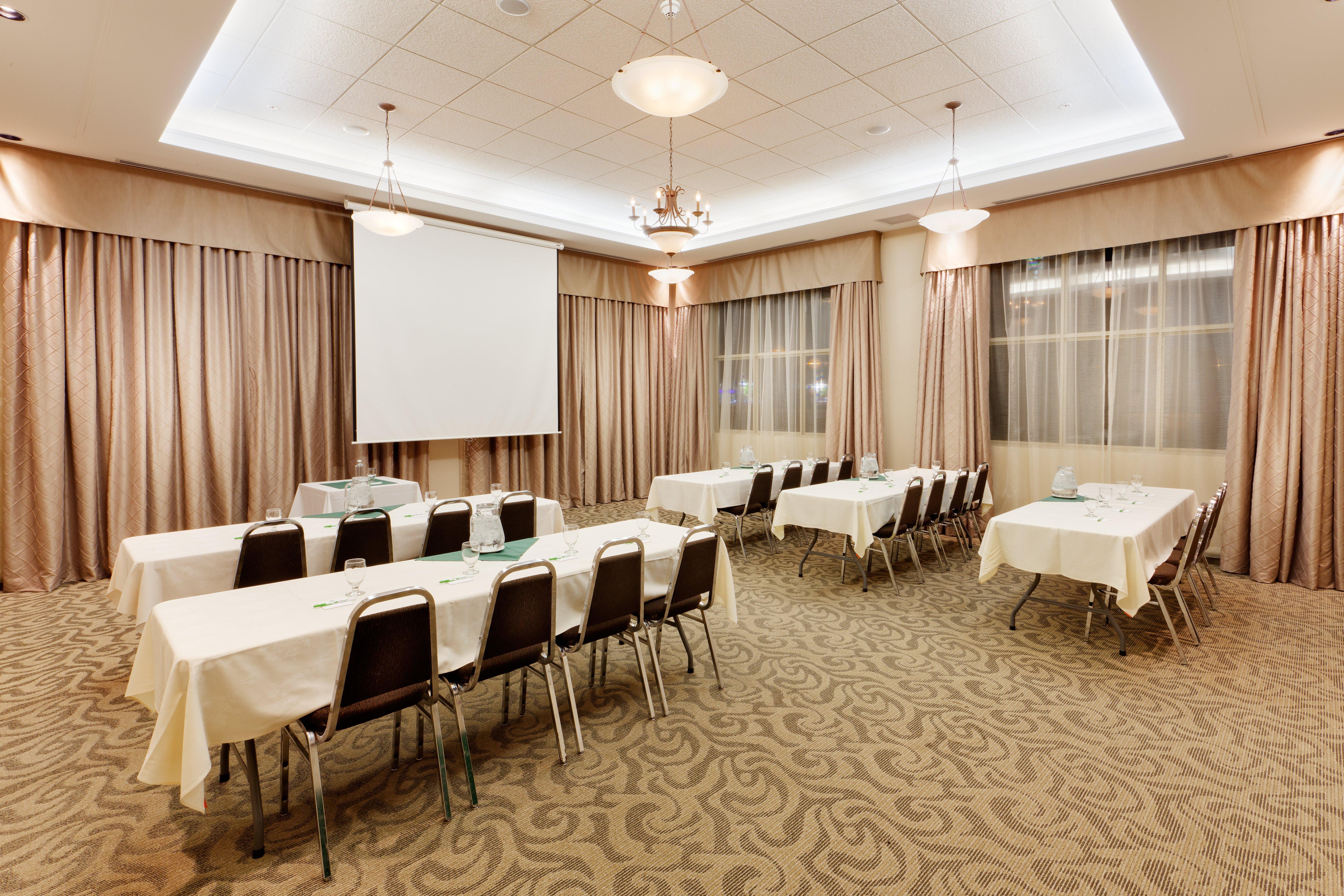 Holiday Inn Lethbridge By Ihg Exterior photo