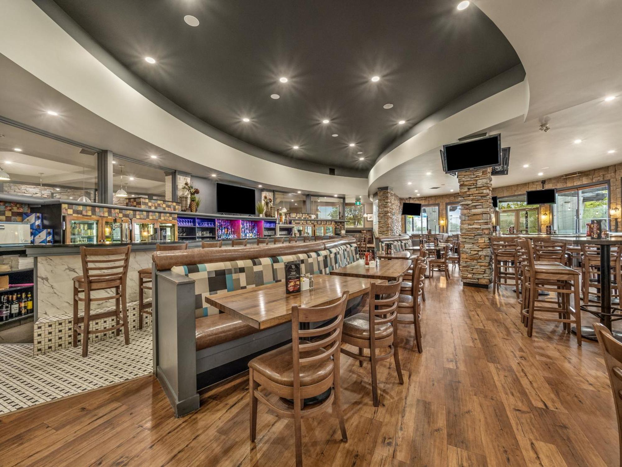 Holiday Inn Lethbridge By Ihg Exterior photo