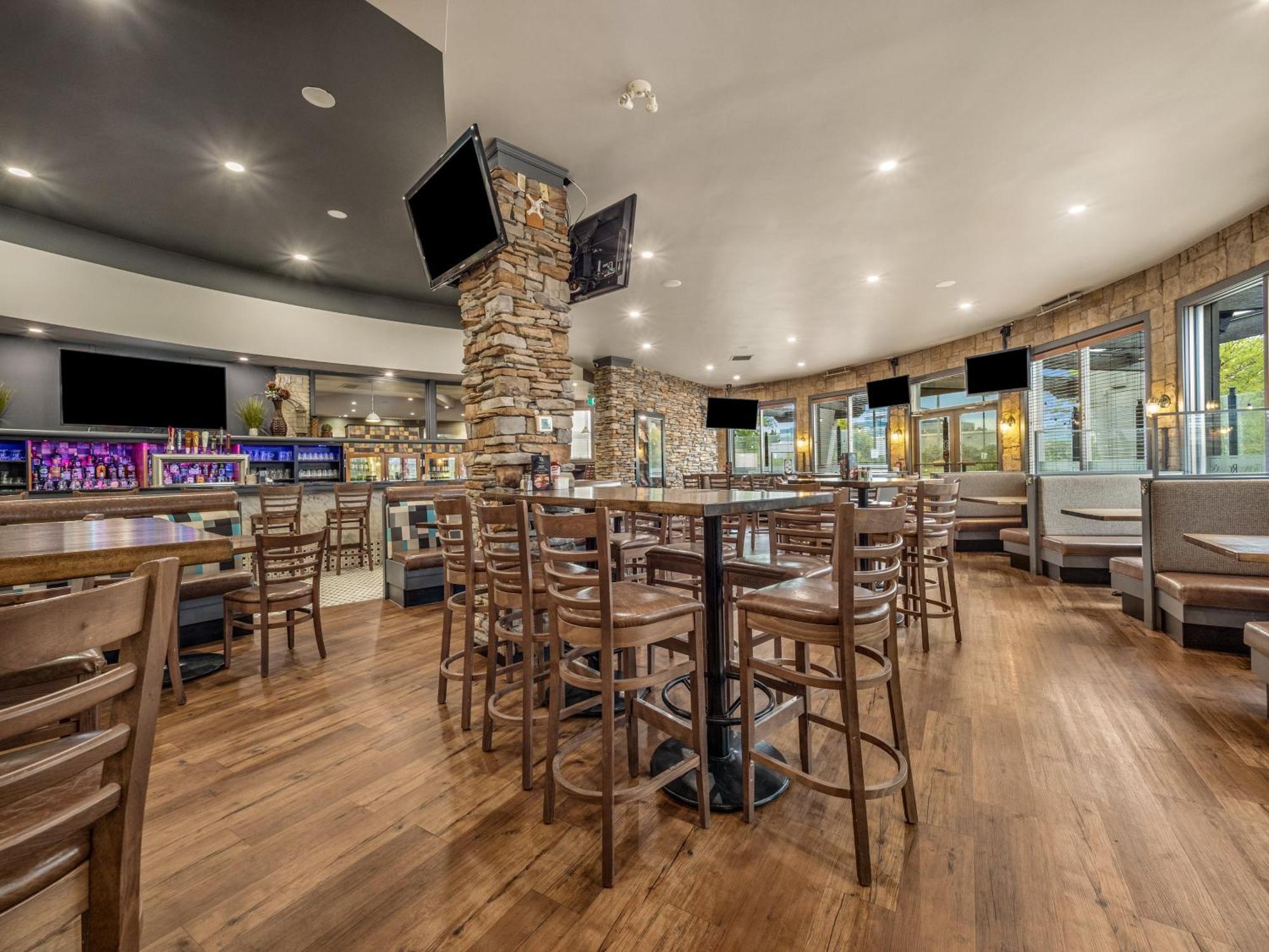 Holiday Inn Lethbridge By Ihg Exterior photo