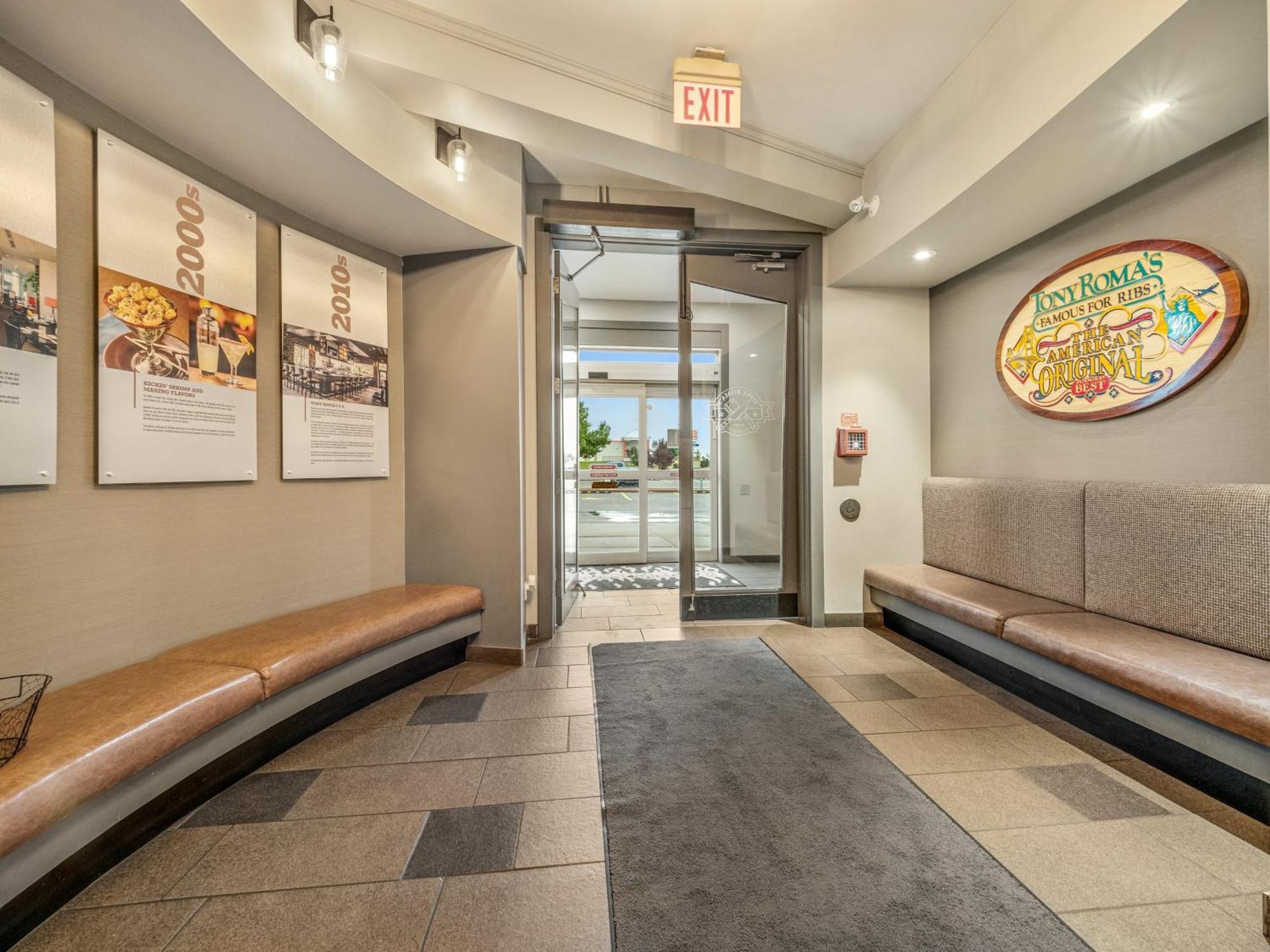 Holiday Inn Lethbridge By Ihg Exterior photo