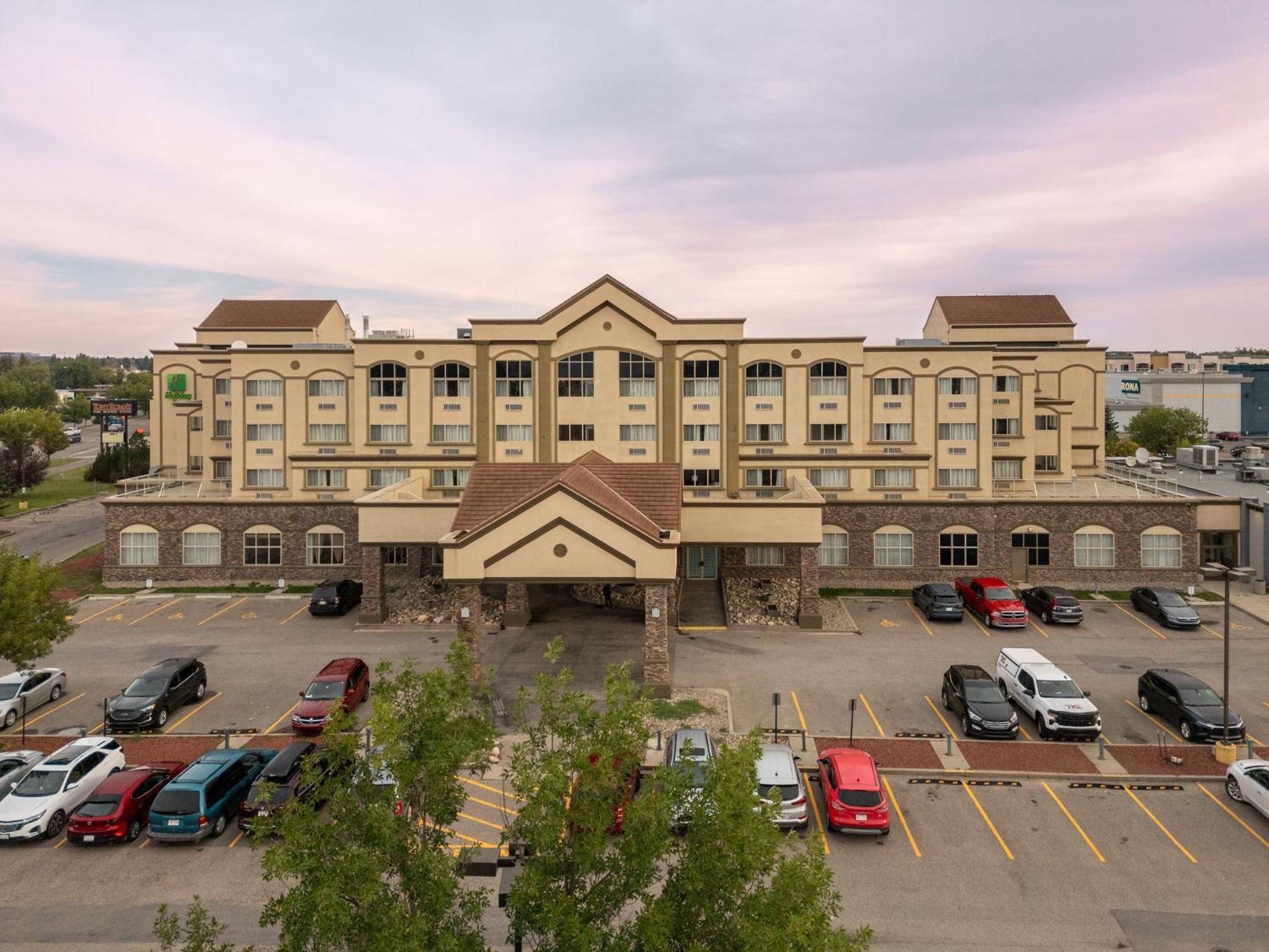 Holiday Inn Lethbridge By Ihg Exterior photo
