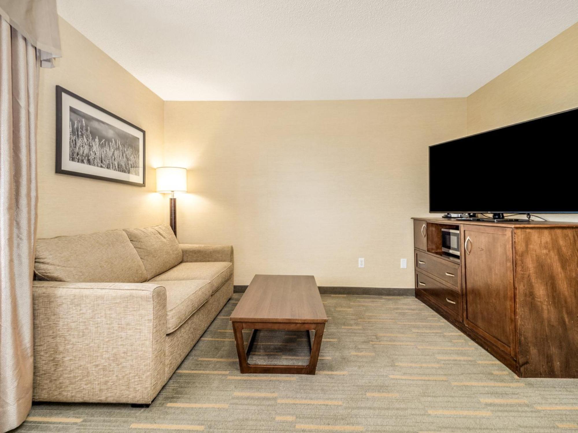 Holiday Inn Lethbridge By Ihg Exterior photo