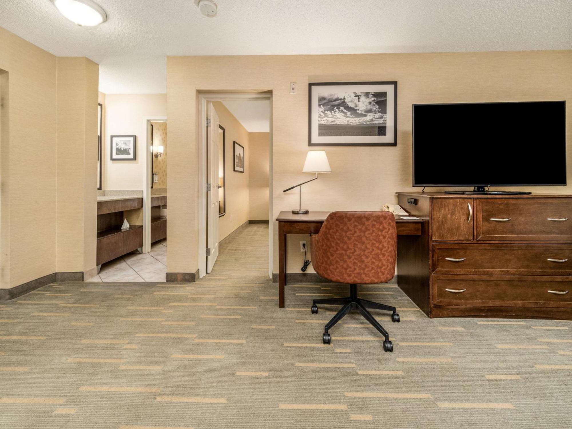Holiday Inn Lethbridge By Ihg Exterior photo