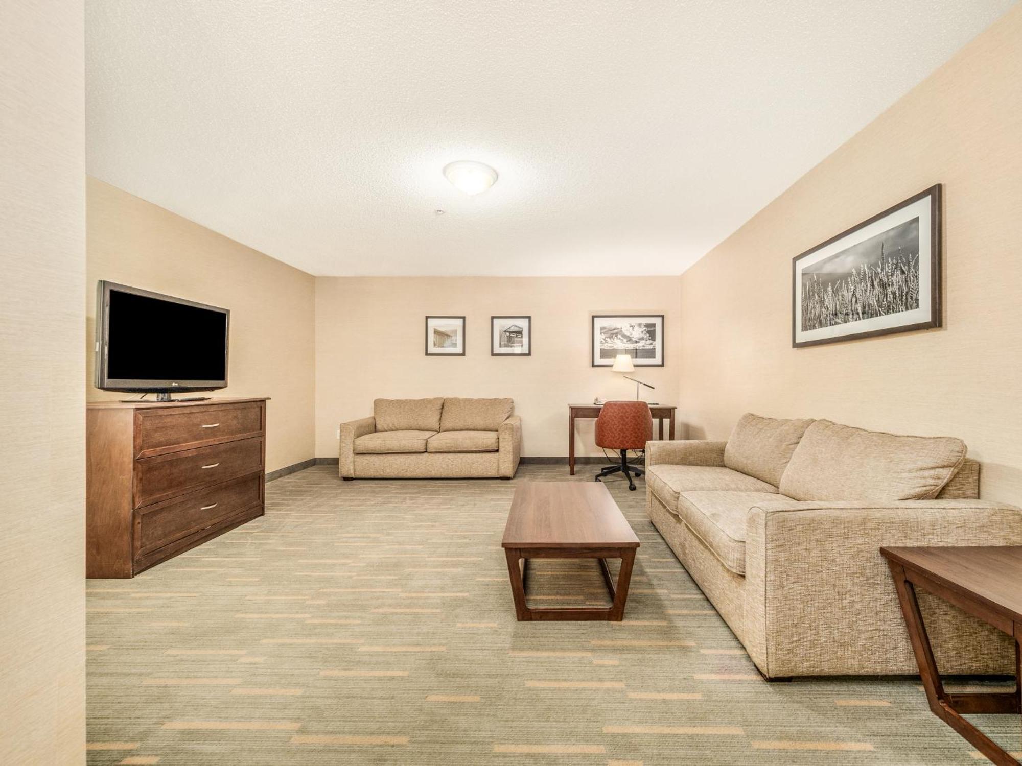 Holiday Inn Lethbridge By Ihg Exterior photo