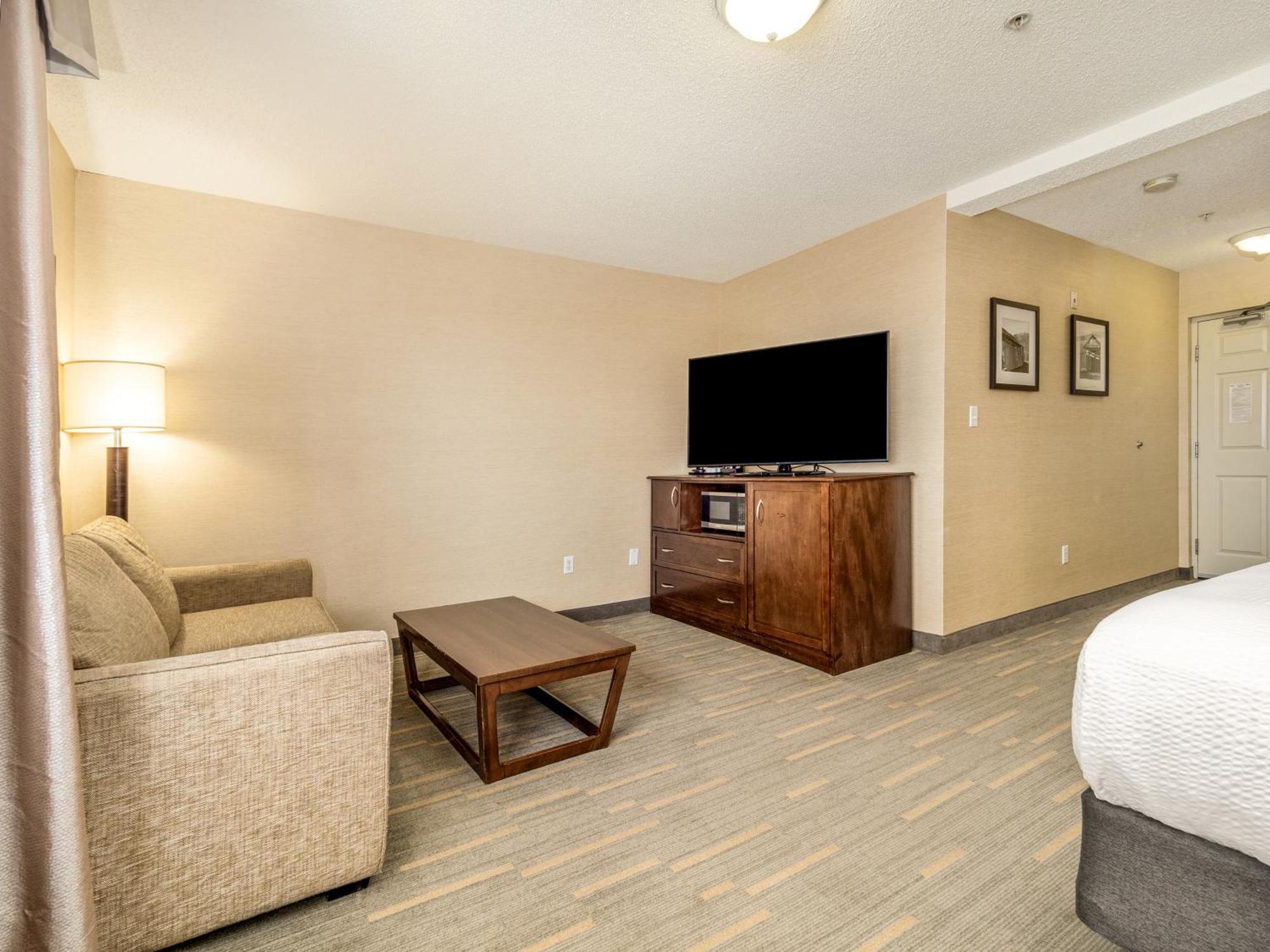 Holiday Inn Lethbridge By Ihg Exterior photo