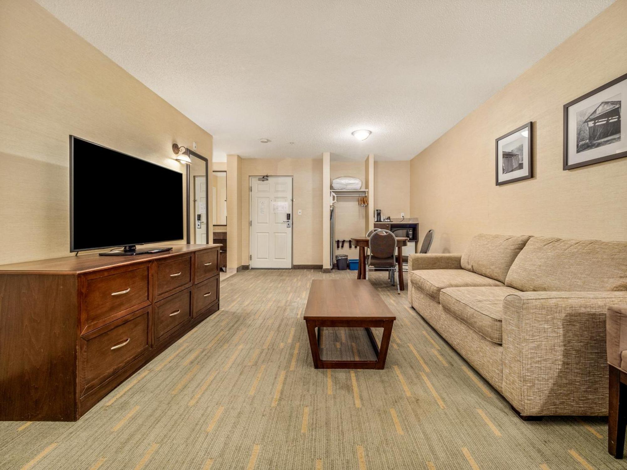 Holiday Inn Lethbridge By Ihg Exterior photo