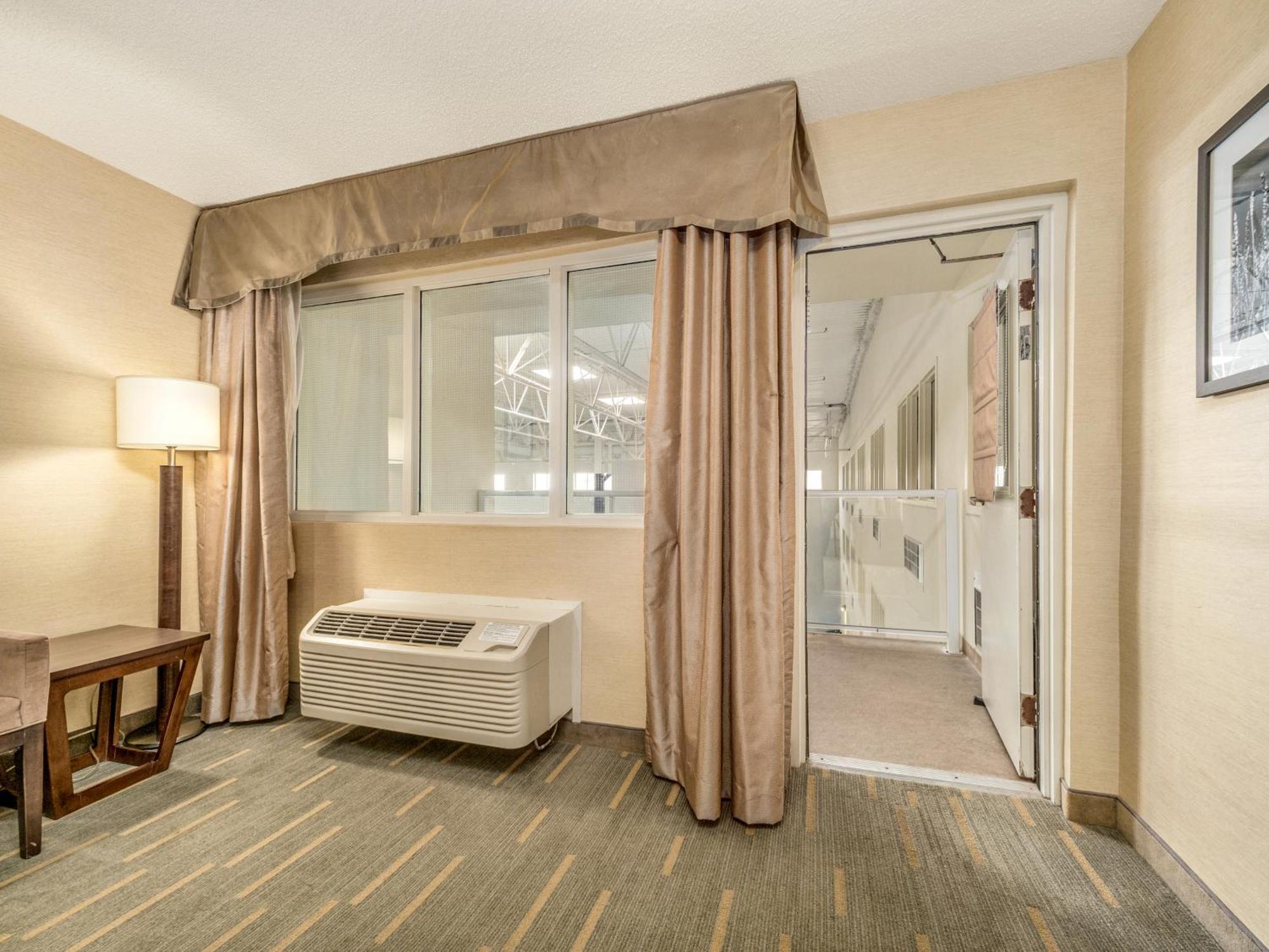 Holiday Inn Lethbridge By Ihg Exterior photo