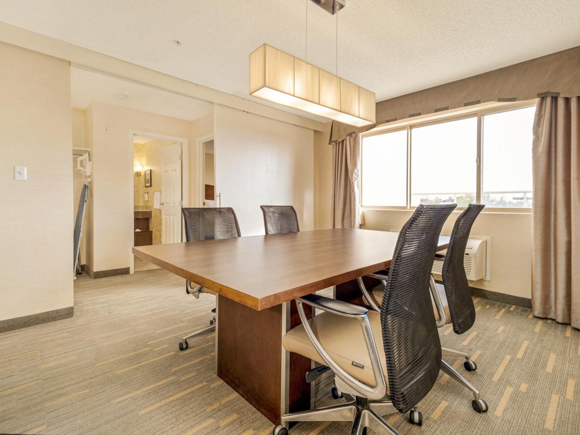 Holiday Inn Lethbridge By Ihg Exterior photo