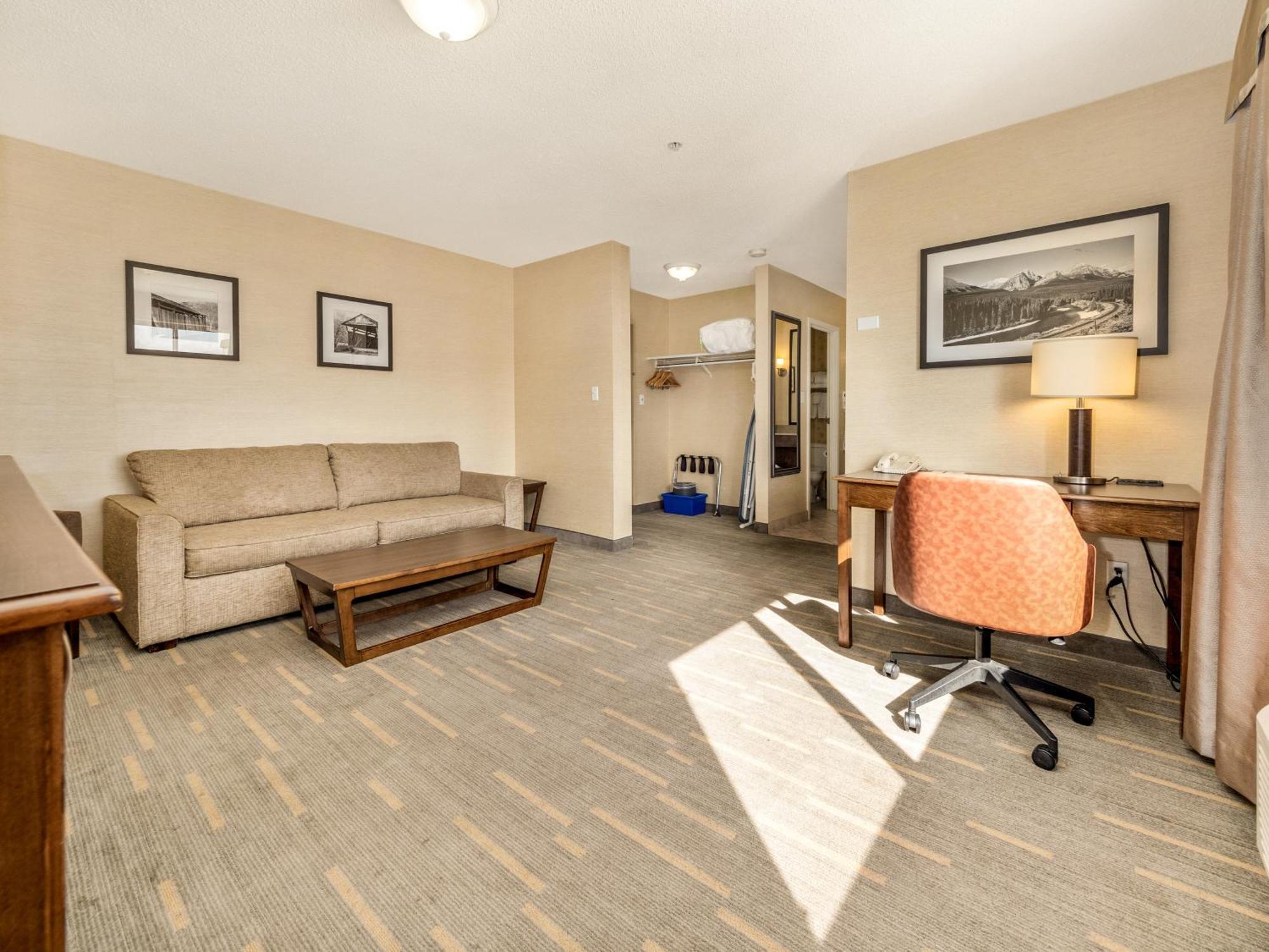 Holiday Inn Lethbridge By Ihg Exterior photo