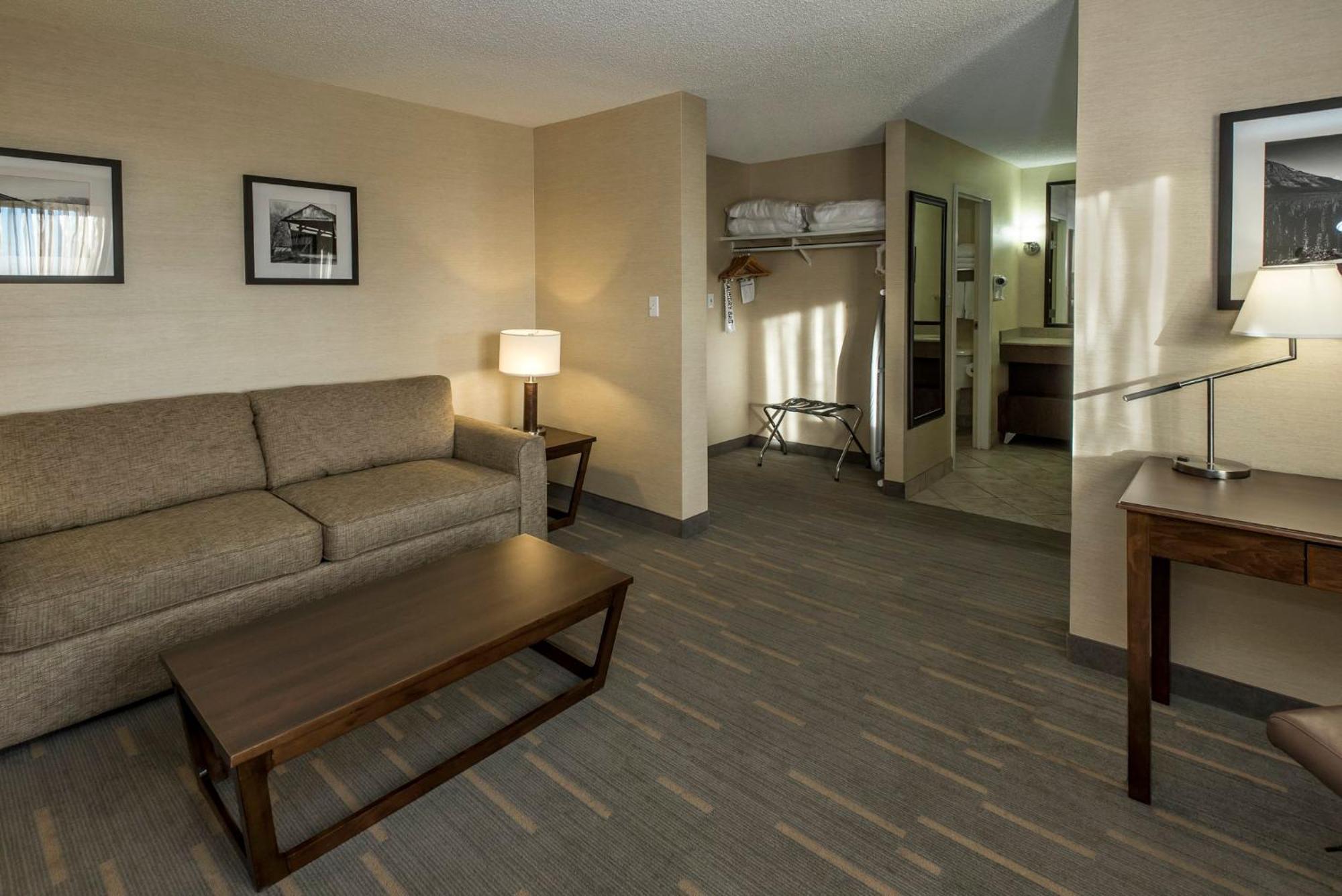 Holiday Inn Lethbridge By Ihg Exterior photo