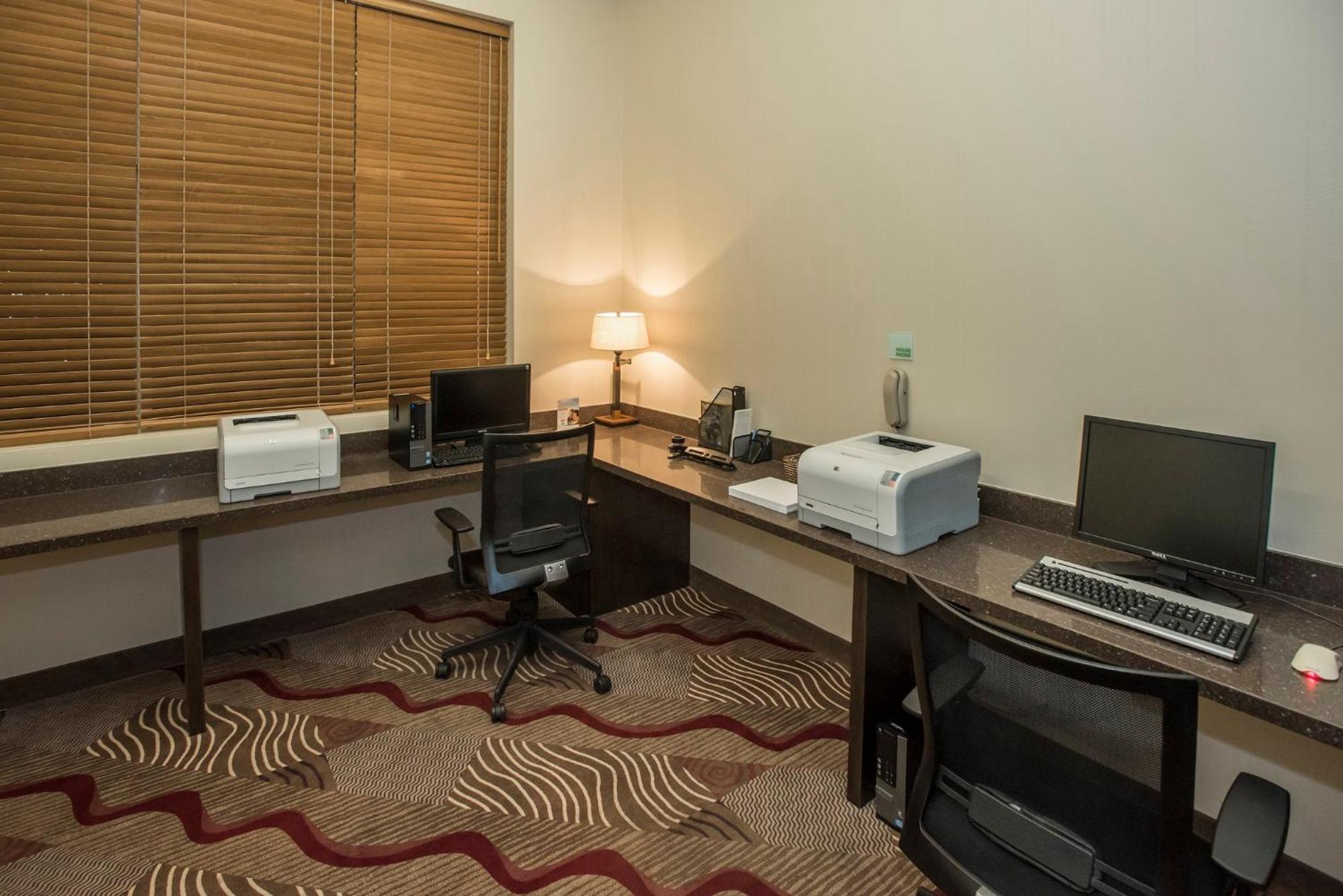 Holiday Inn Lethbridge By Ihg Exterior photo
